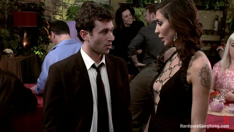 Hardcore Gangbang by Kink: Princesa Donna gangbanged - parte 1