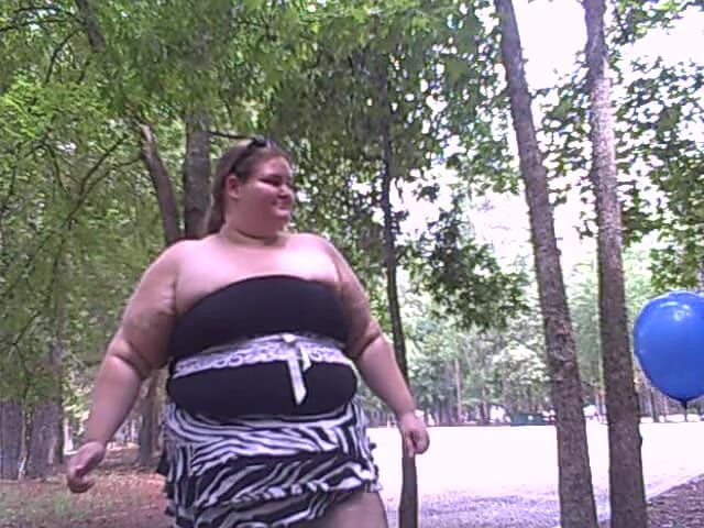 BBW nurse Vicki adventures with friends: ぽっちゃり系屋外風船爆破とポップ