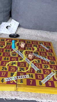 Preparati per alcuni intensi giochi di serpenti e scalette
