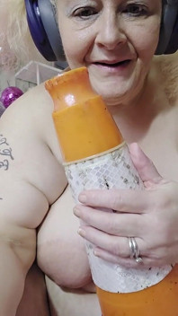 ナットに満足できない下品なビッチ野郎