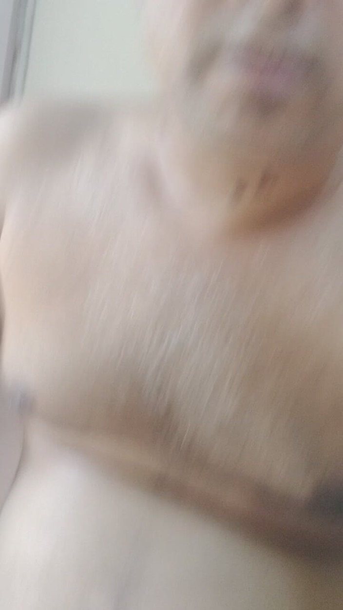 Nani Top: Solo Nahý chlap tě šuká v otevřené přírodě zdarma pro více...