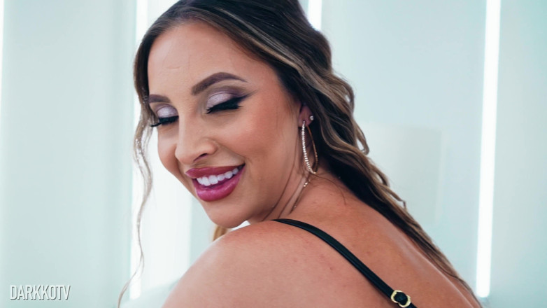 DarkkoTV: Melissa Stratton em primeiro plano