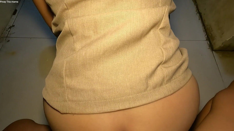 Pinay Tita Mama: Філіппінська вчителька Елла Сарап