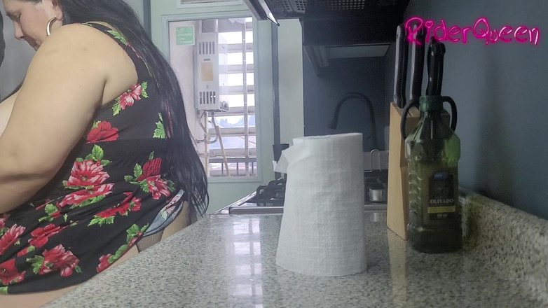 Riderqueen: Stepmon in cucina - video per i fan - bbw matrigna MILF...