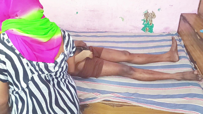 Priyabhabhi2011: Stiefvader neemt zijn kleine stiefdochter voor bed