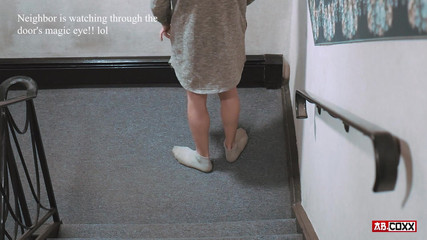 TattedBootyAb: 在酒店楼梯外冒险啪 - 被抓到!!!Femboy丝袜