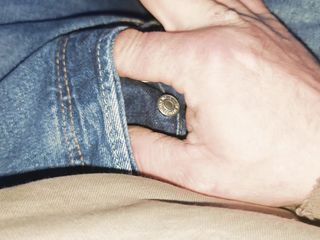 Levisboy: Abspritzen in Levis 501 Jeans