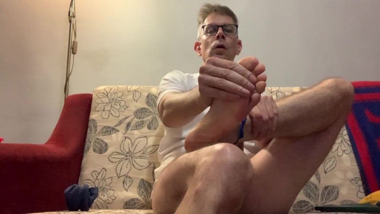 Chris Ftlvr: Over 5 mins wank, feetshow and foot licking