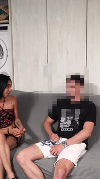 タイトなブルネットのラティーナソールバルガスは、彼女がルームメイトと行う汚いことを私たちに見せてくれます!