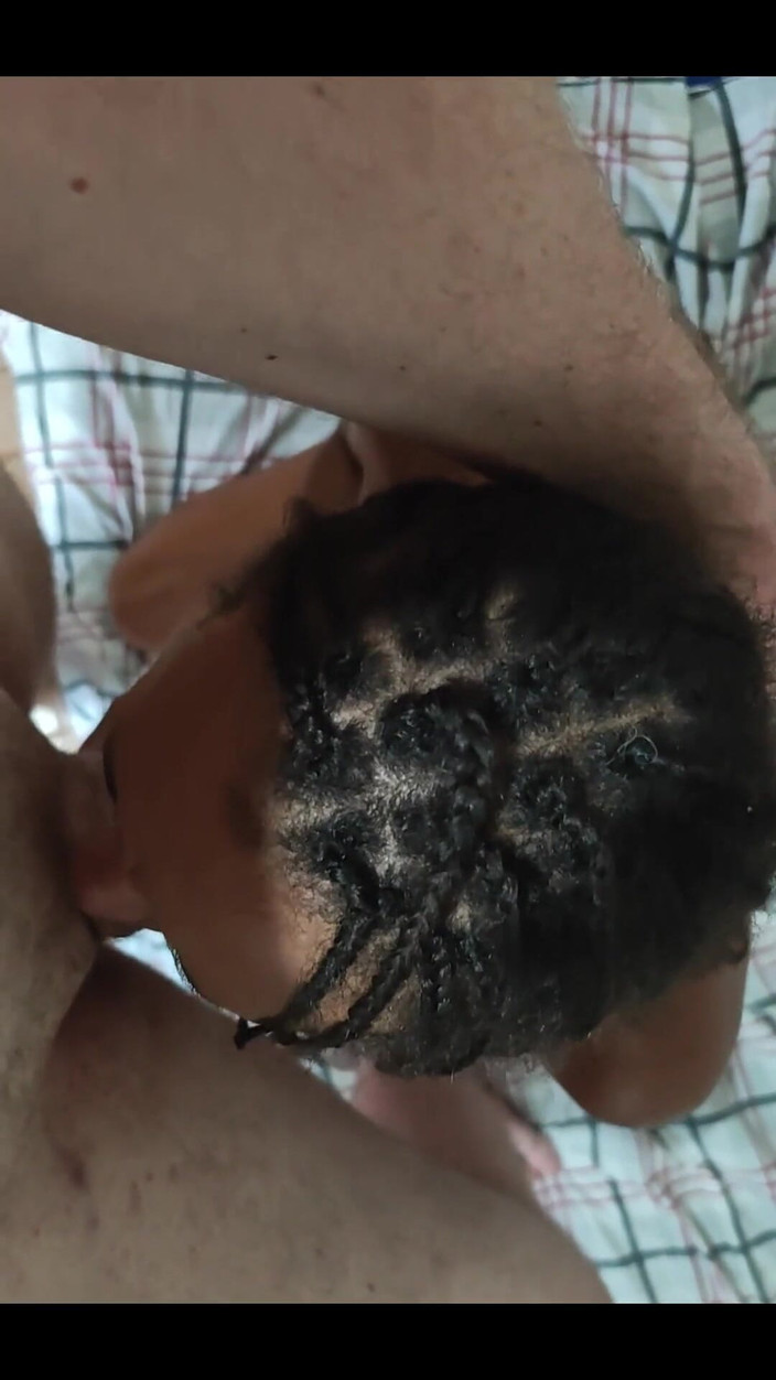 Lily Slav: 顺从地用口交取悦她的主人