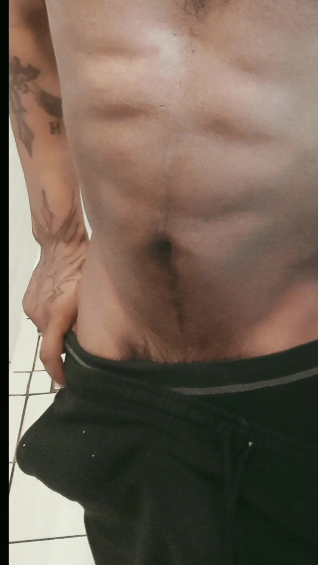 Close-ups Just Before Showering (Maxelo bbc)