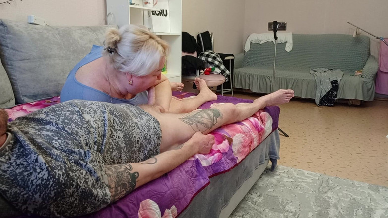 Zona901: Мачеха глотает сперму