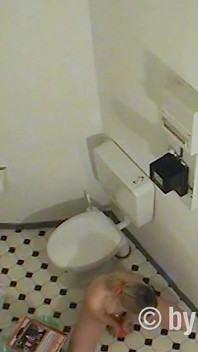 Amatérský telefonní sex na lékařském záchodě