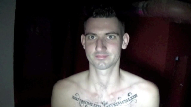 Crunch Boy: Andrew dikongkek oleh Taylor di bilik belakang