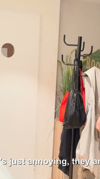 Heteroseksüel meraklı uzun boylu kıllı sporcu sakso çektikten sonra evli Alman adamla sikişiyor