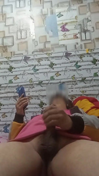 Sahabatmu yang suka ngocok kontol sambil nonton bold.