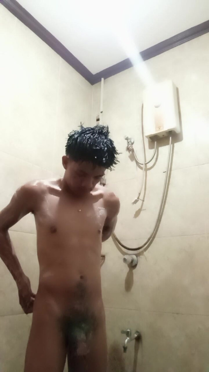 Rent a gay productions: Filippino solo in doccia: il magro gay asiatico sega un...