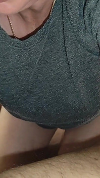 Hausfrau Reife MILF Lutscht Schwanz Und Gibt Erstaunlichen Blowjob