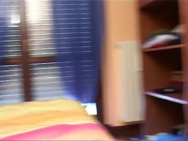 Xtime Network: Gros plan, vidéo amateur avec une brune à la chatte poilue,...
