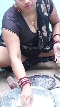 Bhabhi ne kana banate uhe gand dikai dewar ko