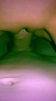 Éjaculation sur la chatte de la beauté
