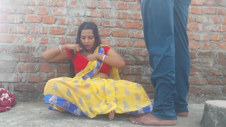 Pooja raniji: Deshi Pooja Bhabhi Come in Oldest House Chhat Fast Floor...