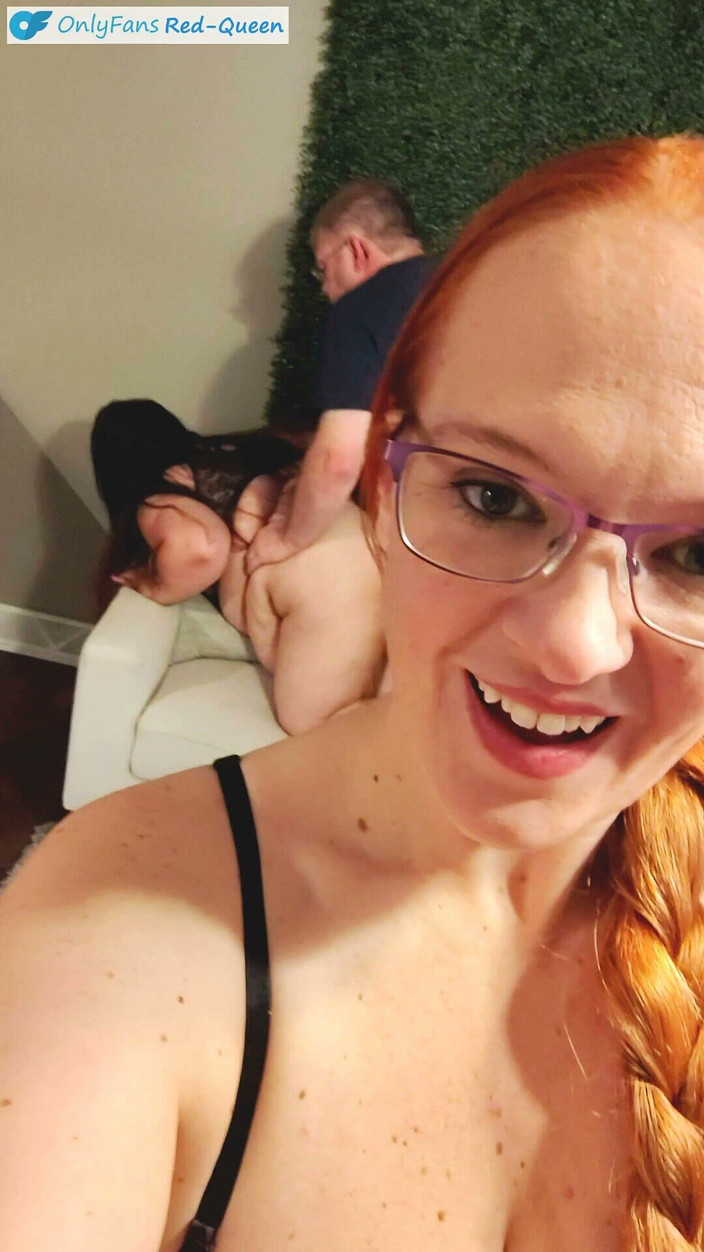 Red Queen: Cuckquean Selfie - żona zegarki i filmy sama jest cucked przez młodszego 4'10...