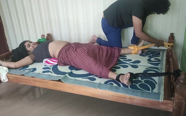 Vaigavarun45: Bdsm hem eller hem de bacaklar yatağın her iki ucuna...