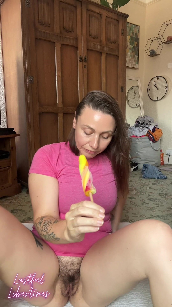 Lustful Libertines: Ice lolly dientot habis-habisan sampai muncrat