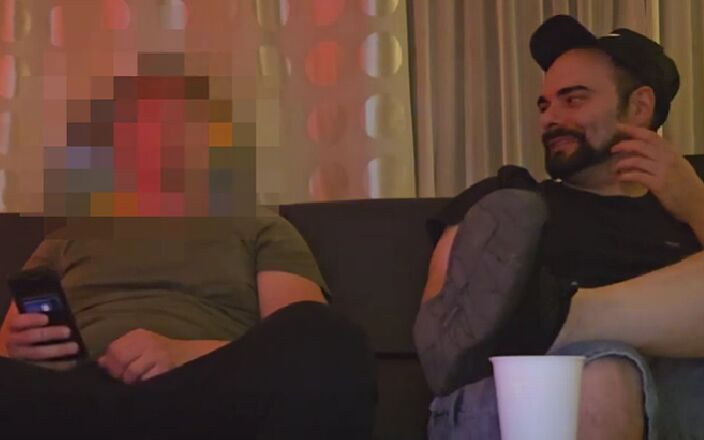 AntoGoesHunting: Un amico etero eccitato e io esce