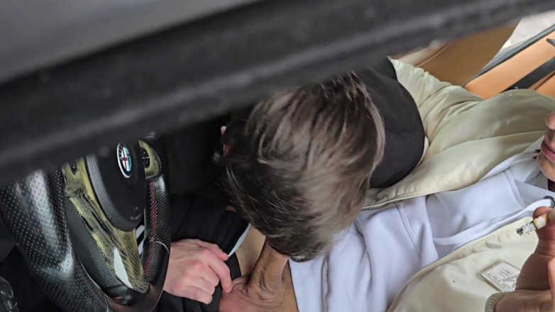 boyzxy212: Gorące młode geje uprawiają seks na oklep na parkingu z...