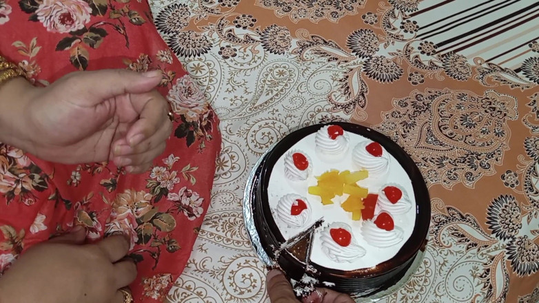 QueenbeautyQB: Desi marito indiano moglie anniversario di matrimonio torta romanticismo sesso...