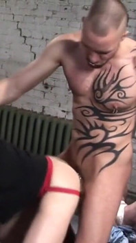 Fetish Twink dan Lelaki Dalam Permainan Keras Di Tingkat Atas Berlin