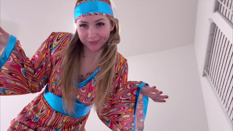 Kink in Time: London Evans' Groovy '60s Giantess Domination 4K-pov Shrinking Fantasy Awaits!