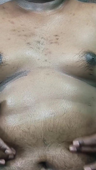 Presionando Tetas