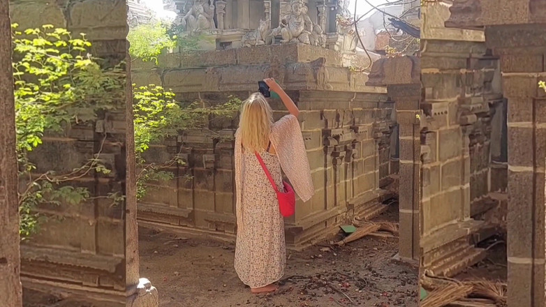 Selena701: Amatérská blondýnka a dospělá manželka si užívá sex po procházce