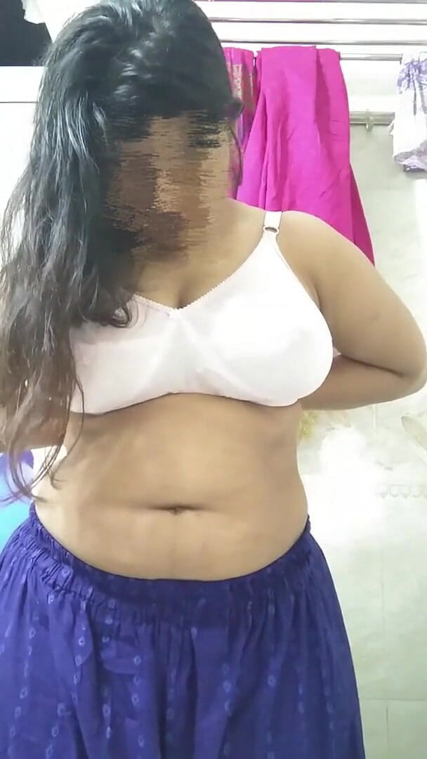 clubrealr: Desi Big Boobs Girl Changing Dress &amp; Showing Armpit