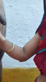 Adik ipar pakai kain sari warna merah dientot sama abang iparnya sendiri