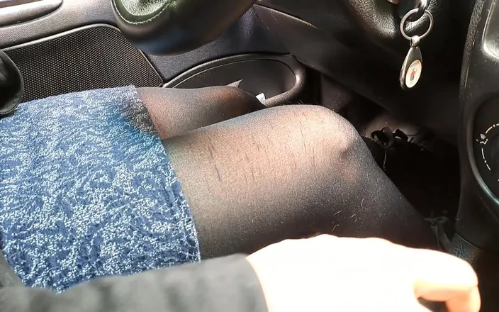 Sandra Falkenhauer: Enjoying Driving and Masturbate