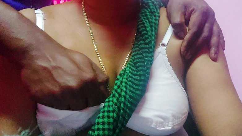 Desi Mohini: L'insegnante con le grandi tette fa sesso desi