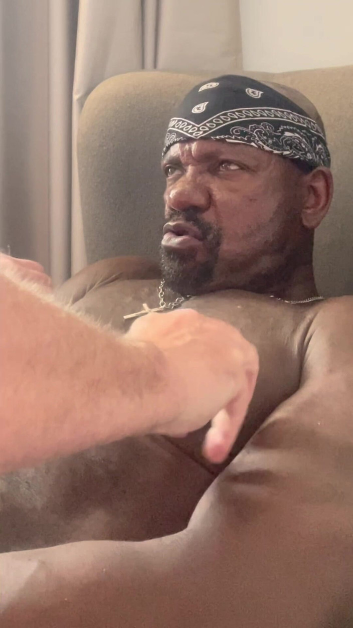 Black mature kinky muscle: Międzyrasowy titplay bdsm