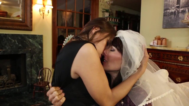 Lesbian Illusion: แม่เลี้ยงของฉันชอบเวลาฉันเลียหีเธอ...