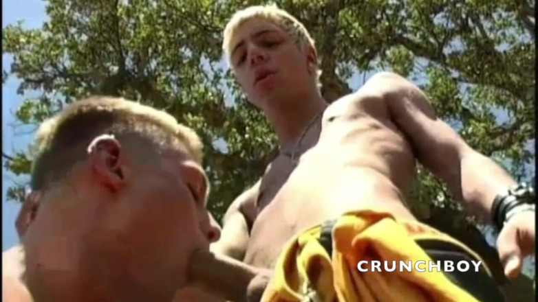 STRAIGHT BOYS CURIOUS FROM PRAHA: 若いまっすぐな男クソ屋外彼のゲイの友人2