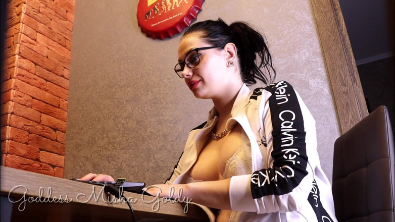 Goddess Misha Goldy: Sega mentre ti sto umiliando e shopping online con i...