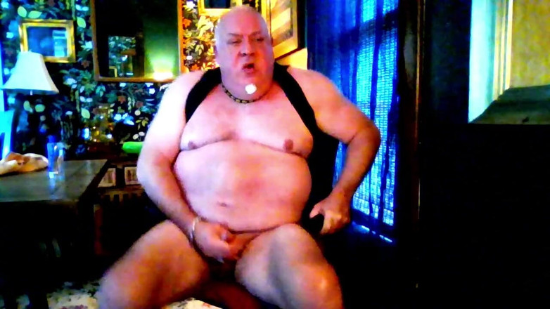 beardaddychub: Bear Jerks off in Yellow Shorts