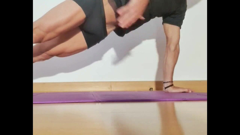 qaz11: Дрочка руками на камеру - 585