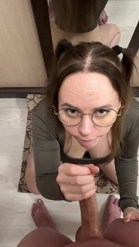 Sora vitregă virgină învață să ia muie pe pula fratelui vitreg - rusoaică cu vorbire