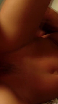 Sara stone bekommt ihre nasse muschi gefingert und titten mit sperma bedeckt