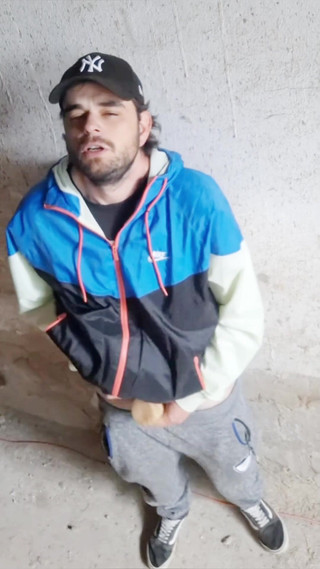 jerkofflover: एक परित्यक्त इमारत में जहां मैं हस्तमैथुन करने जाता हूं