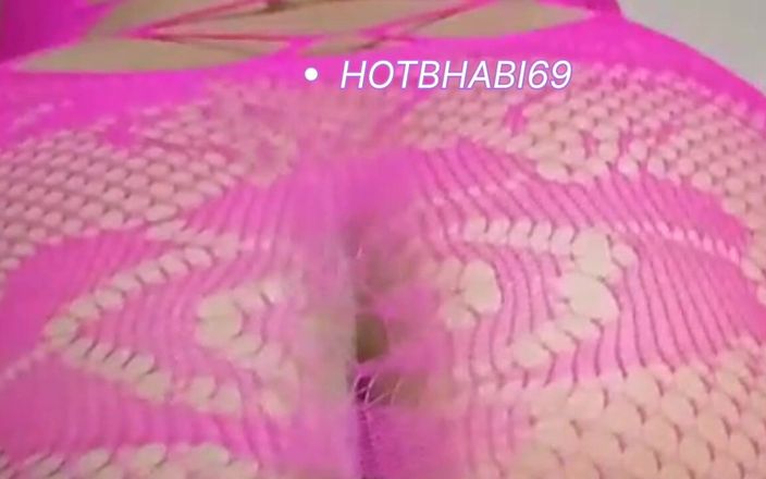 Hot Bhabi 069: Bhabi âm hộ nóng bỏng ướt át và cặp mông to
